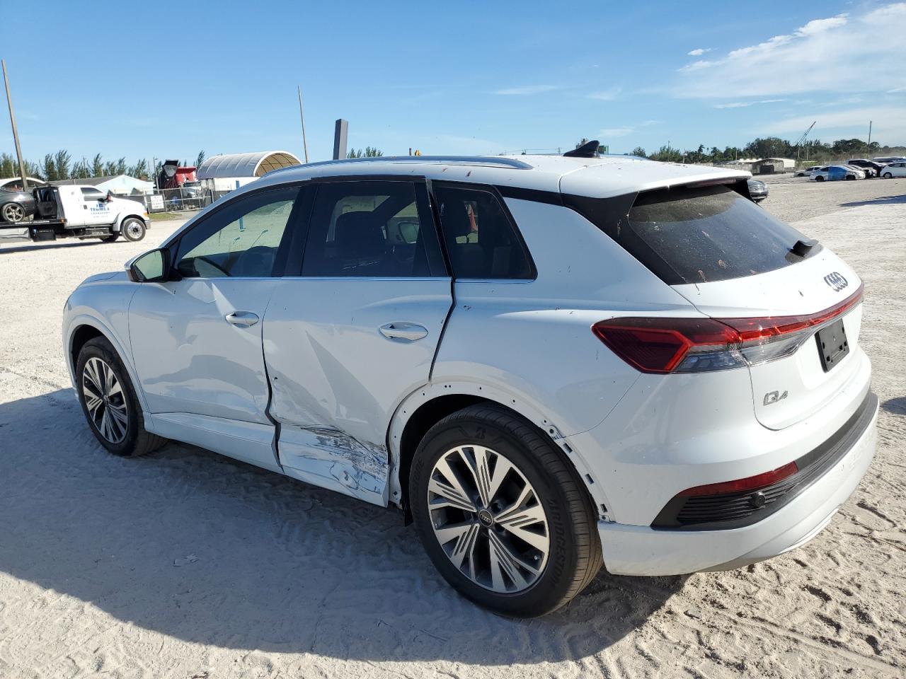 Изображение 2 2023 AUDI Q4 E-TRON PREMIUM 2023 с VIN WA1ACBFZ9PP048203