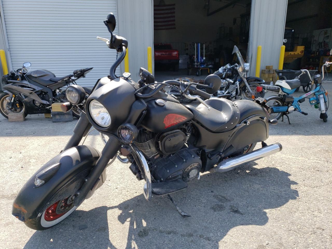 Image 2 of 2017 INDIAN MOTORCYCLE CO. CHIEF DARK HORSE 2017 with VIN 56KCCDAA4H3356149
