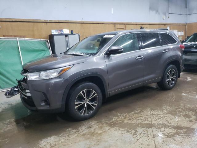 Image 1 of 2018 TOYOTA HIGHLANDER LE 2018 with VIN 5TDBZRFH3JS817204
