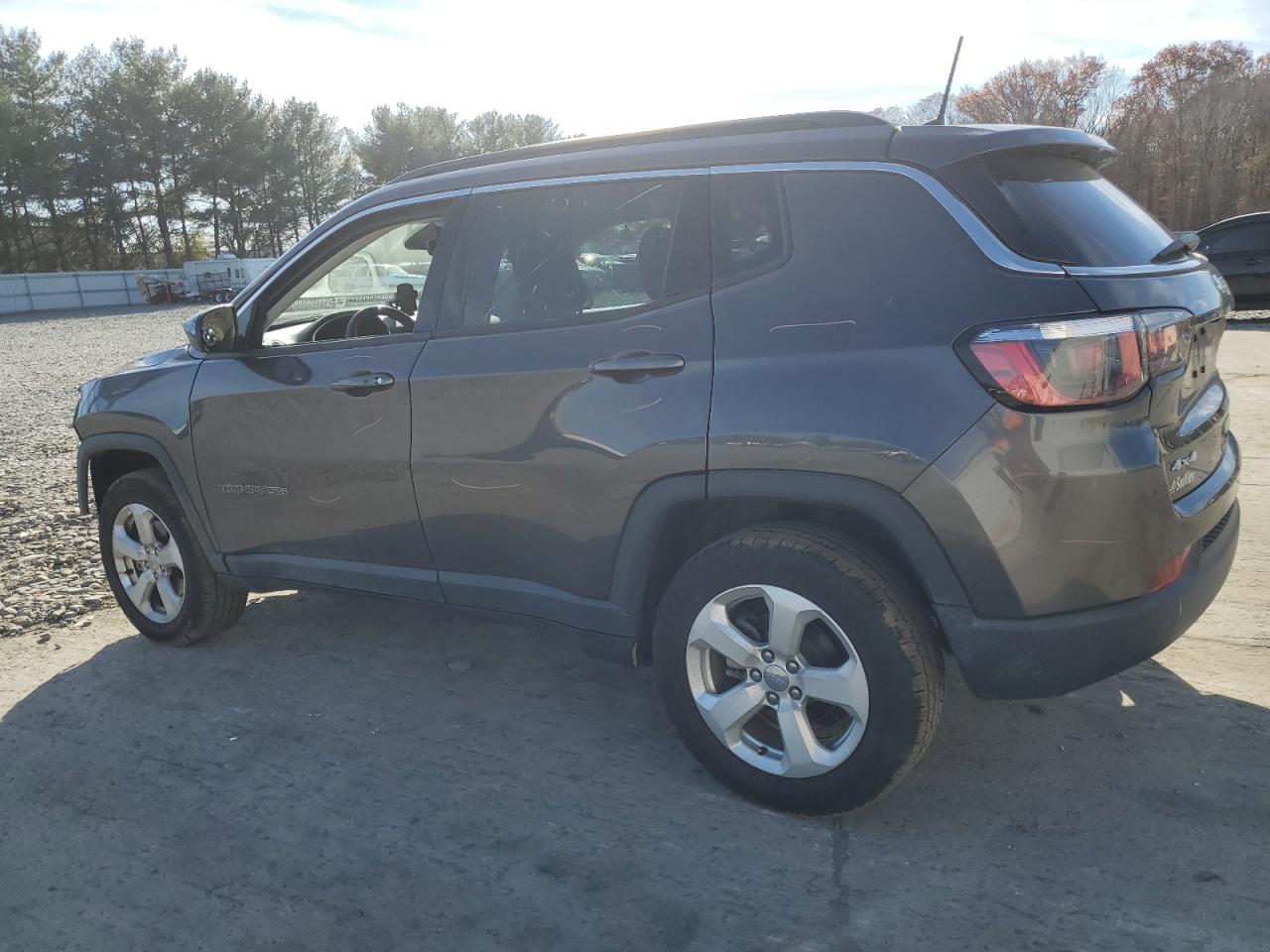 Image 2 of 2018 JEEP COMPASS LATITUDE 2018 with VIN 3C4NJDBB7JT112677