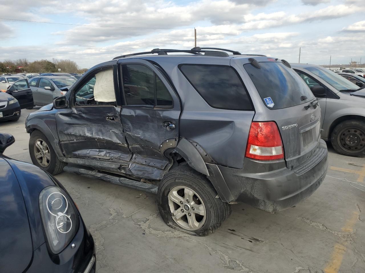 Image 2 of 2005 KIA SORENTO EX 2005 with VIN KNDJC733655438834
