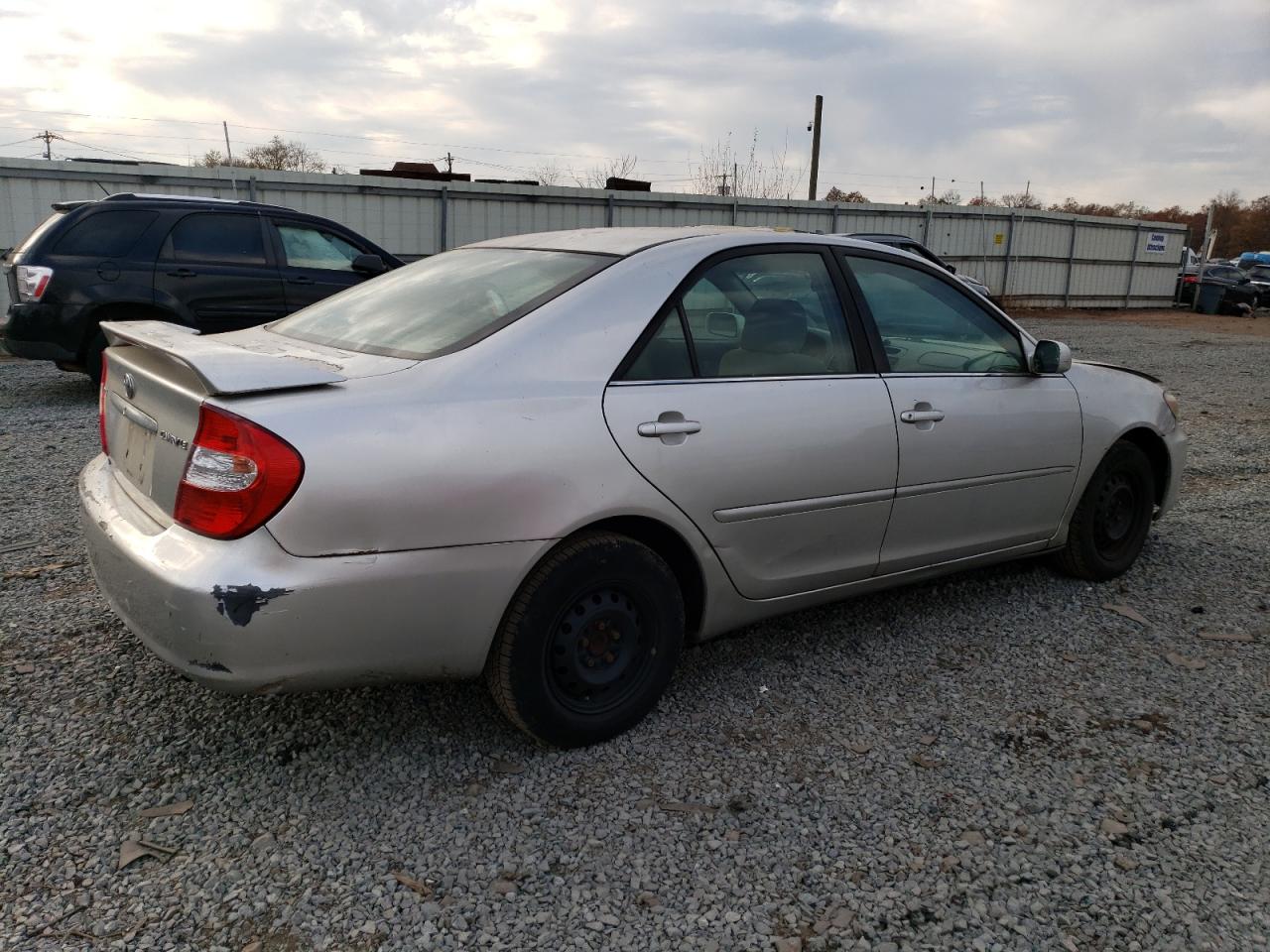 Image 3 of 2004 TOYOTA CAMRY LE 2004 with VIN 4T1BE32K44U326906
