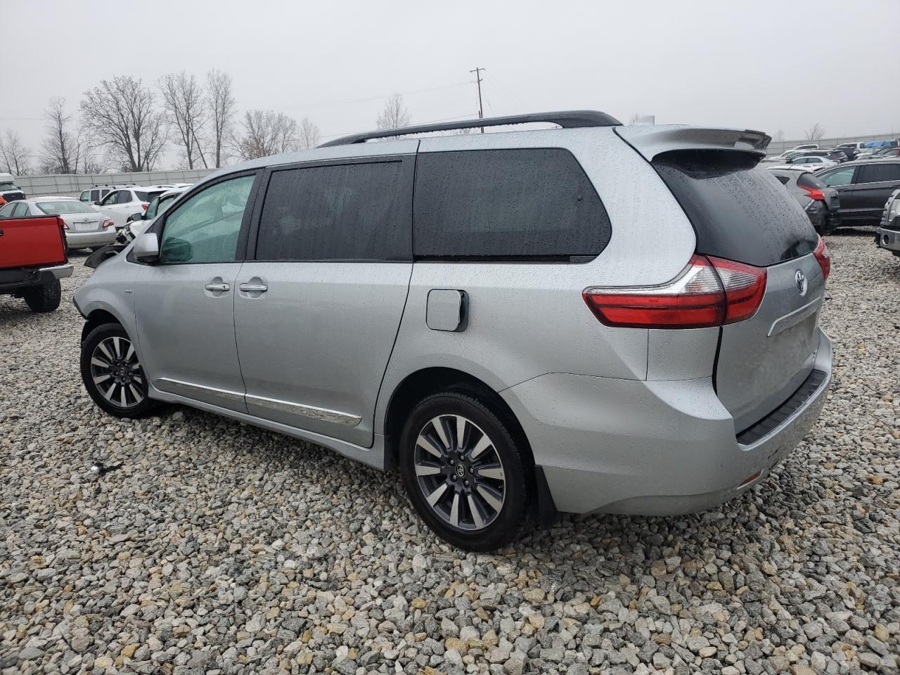 Image 2 of 2020 TOYOTA SIENNA XLE 2020 with VIN 5TDDZ3DC1LS233660