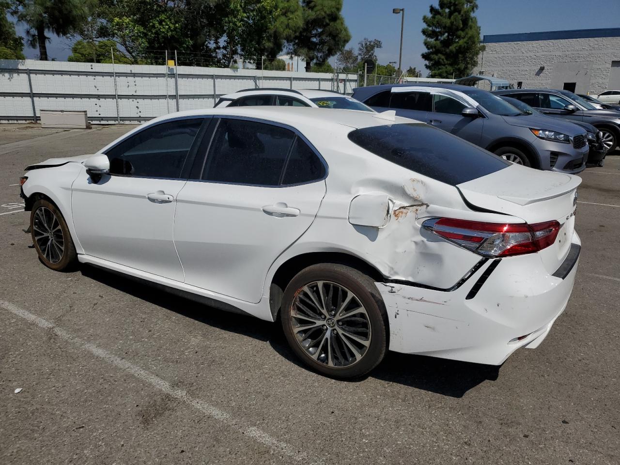 Obraz 2 z 2020 TOYOTA CAMRY SE 2020 z VIN 4T1M11AK4LU395345