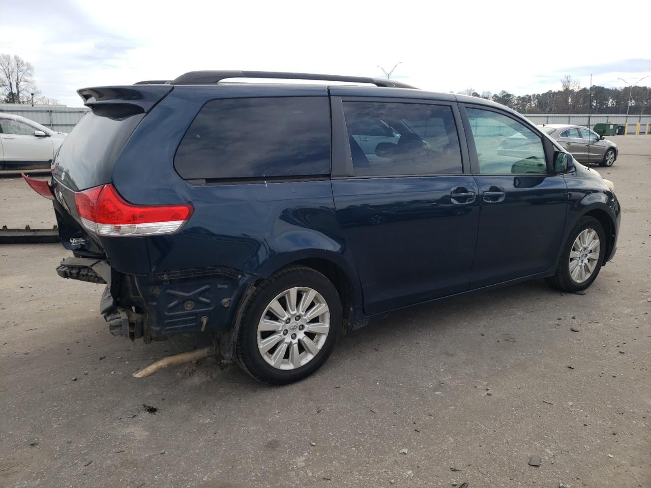 Obraz 3 z 2012 TOYOTA SIENNA LE 2012 z VIN 5TDJK3DC3CS044595